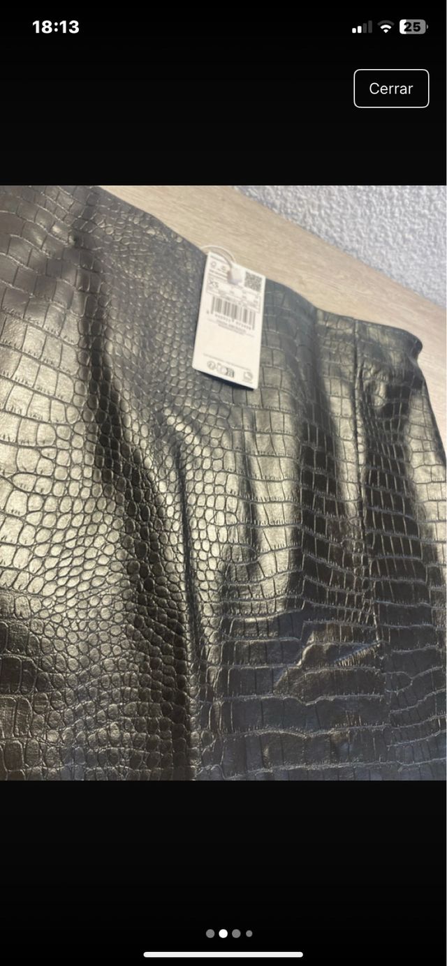 Falda efecto cocodrilo negra