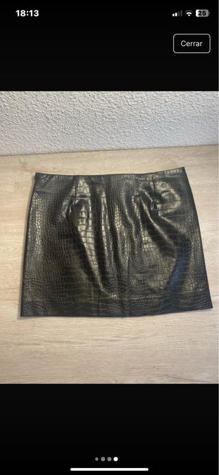 Falda efecto cocodrilo negra