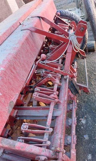 Sembradora GIL 13 brazos.