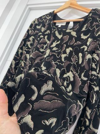 Blusa Fiesta Negra y Dorada.