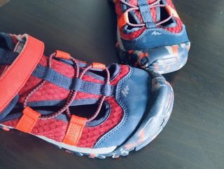 Sandalias Quechua Niño Rojas y Azules