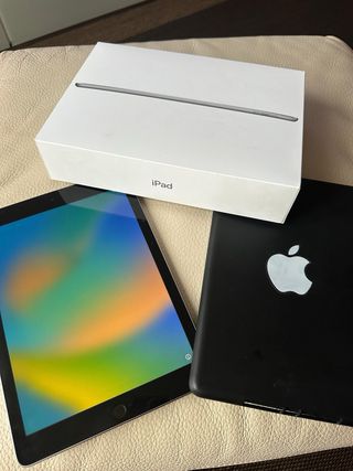 iPad 2018 9.7 Plata y Negro