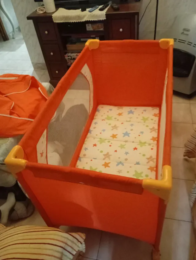 Cuna de viaje plegable naranja