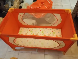 Cuna de viaje plegable naranja