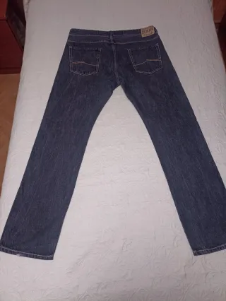 Pantalones vaqueros azules y grises