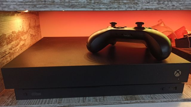 Xbox One X 1TB + Mando Negro
