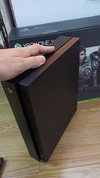 Xbox One X 1TB + Mando Negro