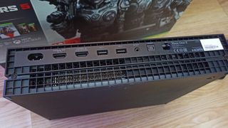 Xbox One X 1TB + Mando Negro