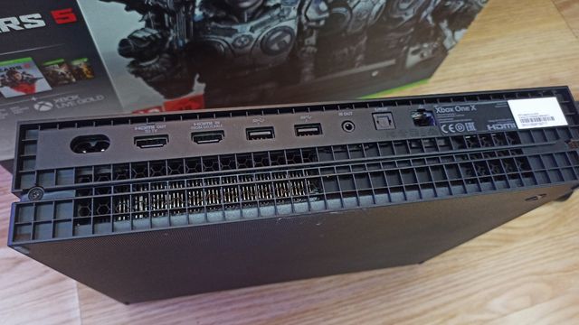 Xbox One X 1TB + Mando Negro