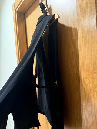 Chaleco Zara Negro elegante y aperturas laterales