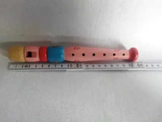 Flauta de madera infantil decorada