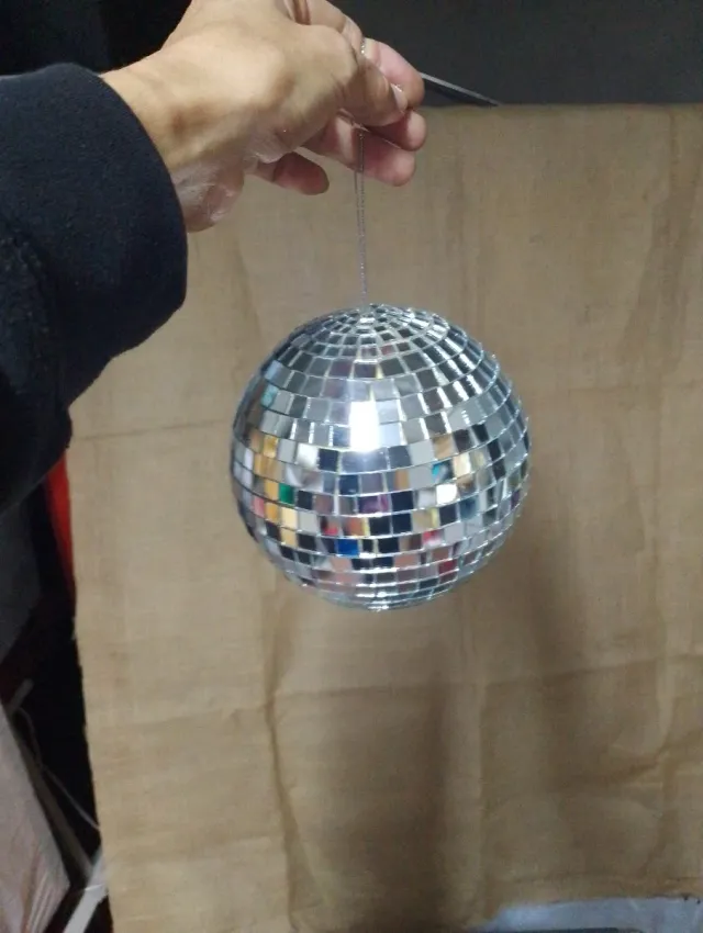 Bola de discoteca prateada
