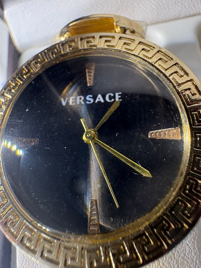 Pack Versace: Reloj, Pulsera y Joyería
