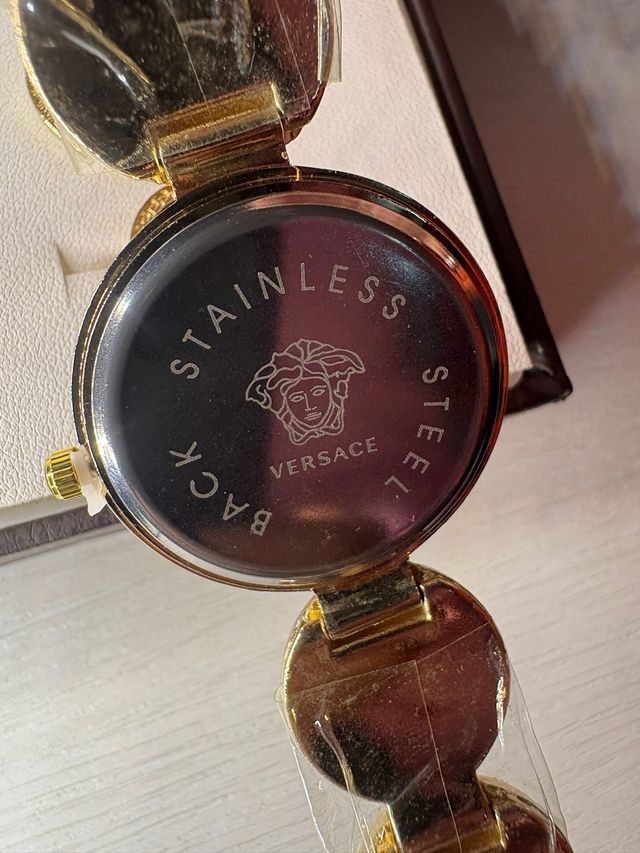 Pack Versace: Reloj, Pulsera y Joyería