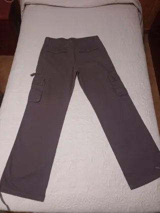 Pantalón cargo marrón