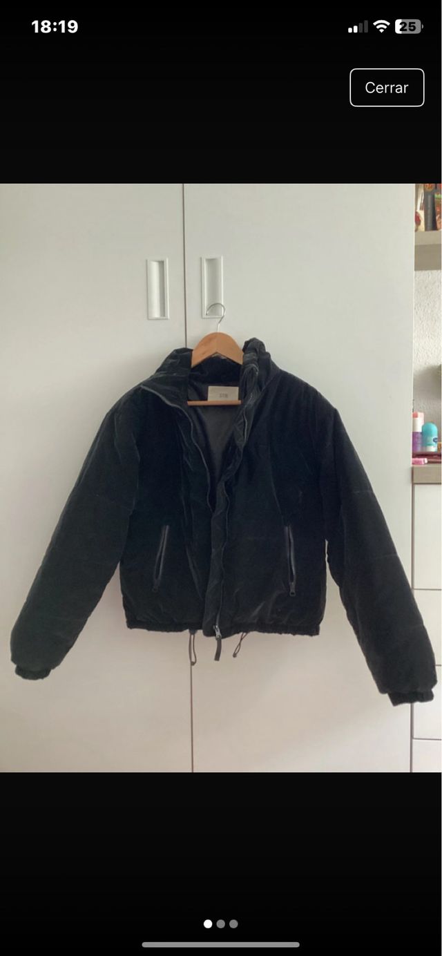 Abrigo aterciopelado negro