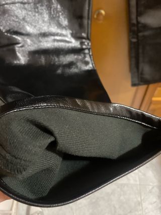 Pantalón negro cuero acampanado