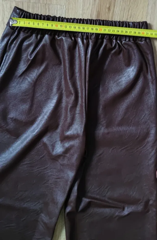 Pantalón de efecto piel con jersey S/M