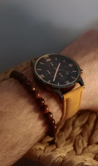 Reloj Clásico Negro y Mostaza