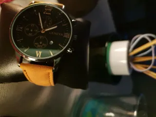 Reloj Clásico Negro y Mostaza