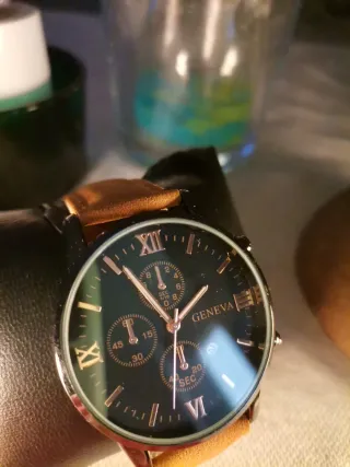 Reloj Clásico Negro y Mostaza