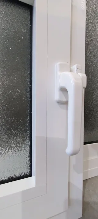 Ventana aluminio blanco abatible "A ESTRENAR"