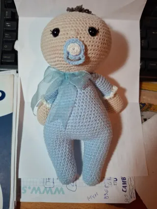 Muñeco bebé a ganchillo