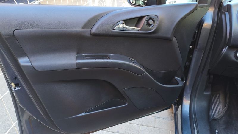 Opel Meriva 2011, foto 14
