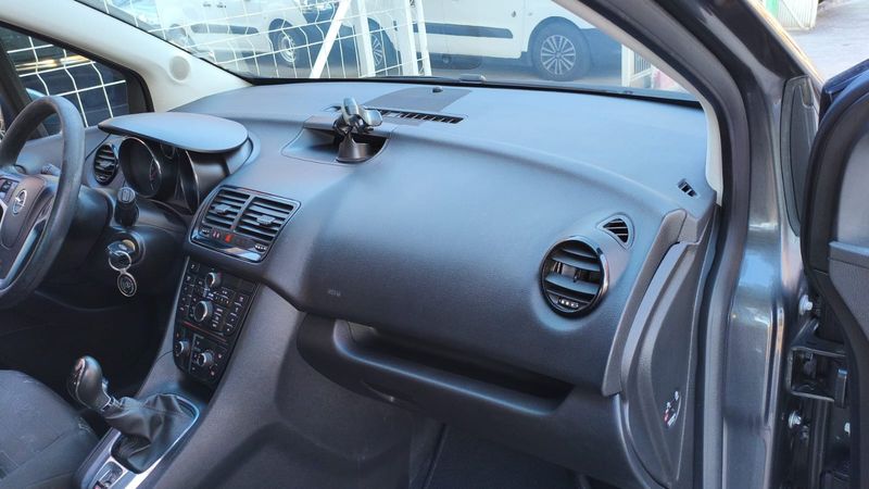 Opel Meriva 2011, foto 23