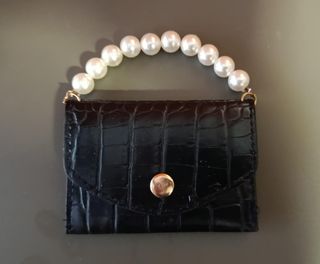 Bolso de mujer negro con perlas - 10,5 x 7 cm