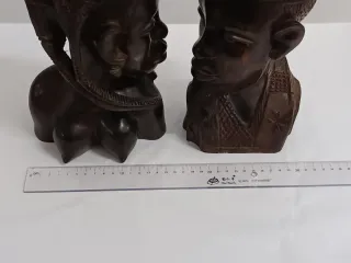 Figuras africanas, talladas a mano (pareja)
