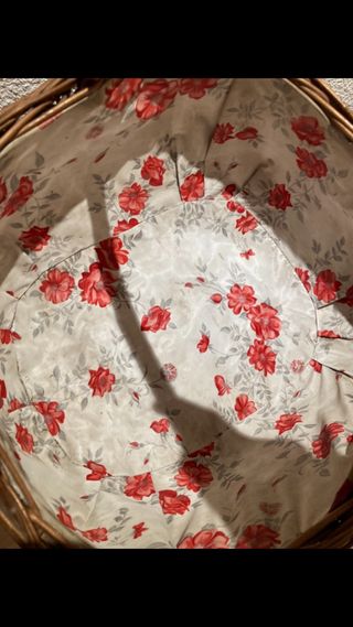 Cesta de mimbre con forro floral