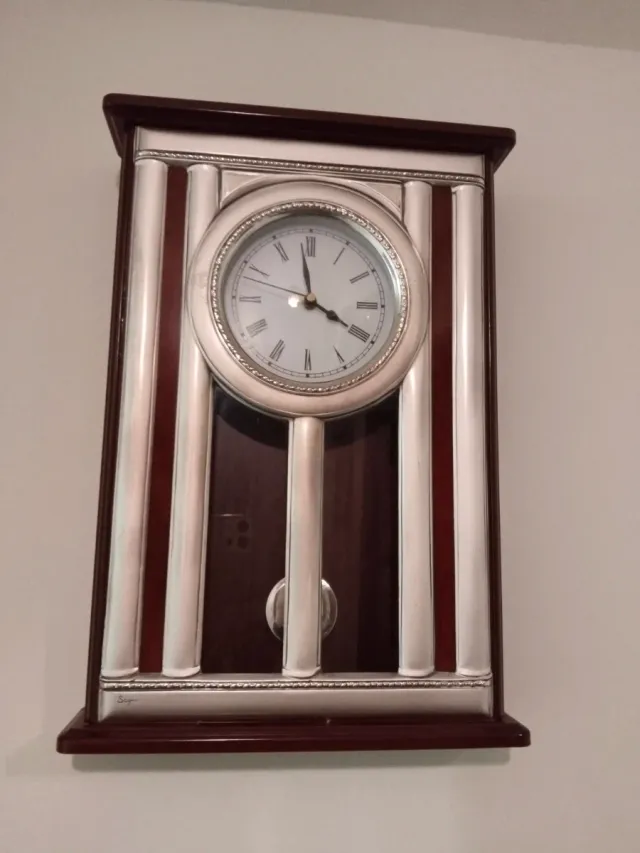 Reloj de pared clásico
