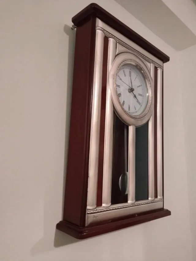 Reloj de pared clásico