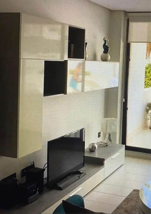 Mueble TV moderno blanco y negro