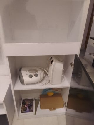 Mueble de salon - vitrina blanco y negro