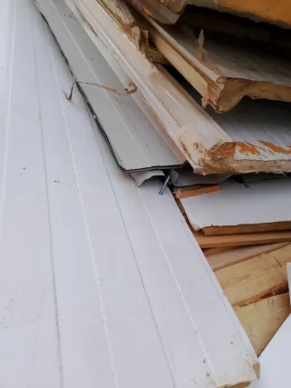 Chapas metálicas y aislantes