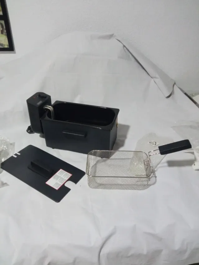 Freidora eléctrica negra