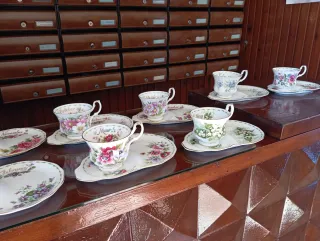 Albert Royal Tazas y Platos Meses