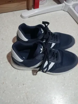 Tenis Adidas Azul y Blanco