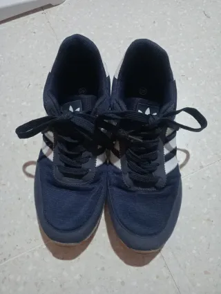 Tenis Adidas Azul y Blanco