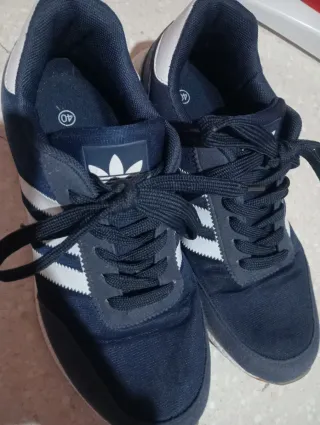 Tenis Adidas Azul y Blanco