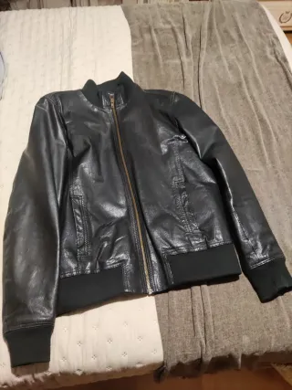 Cazadora Bomber Cuero Negra