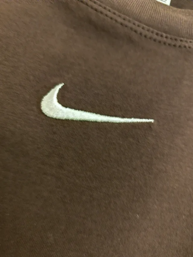 Camiseta Nike Mini Swoosh Marrón Talla XL