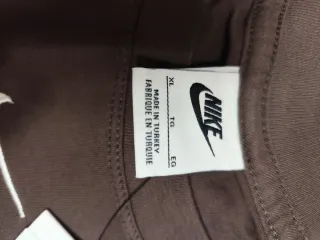 Camiseta Nike Mini Swoosh Marrón Talla XL