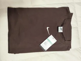 Camiseta Nike Mini Swoosh Marrón Talla XL