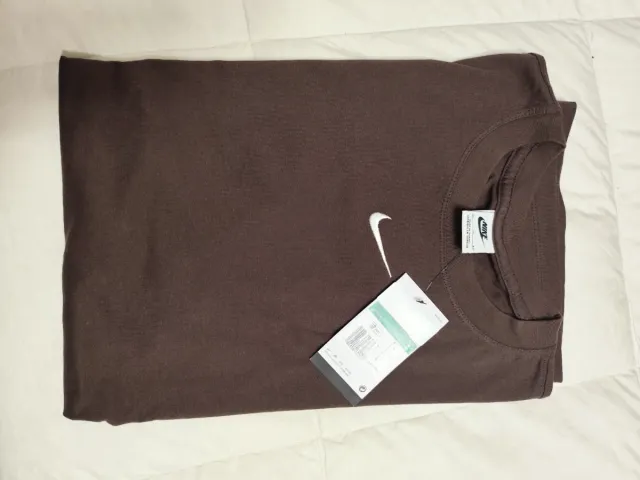 Camiseta Nike Mini Swoosh Marrón Talla XL