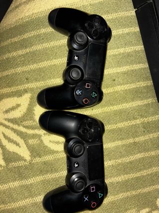 Ps4 en perfectas condiciones+ 4 juegos y 2 mandos