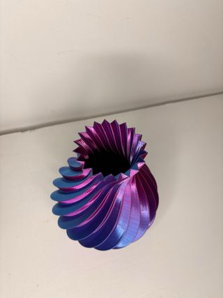 Vaso cangiante blu e rosa