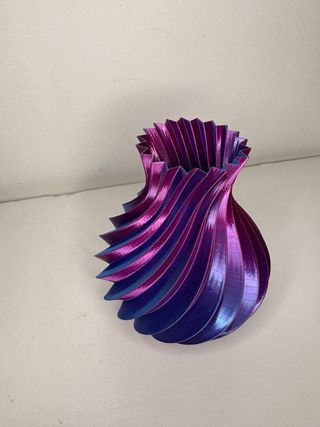 Vaso cangiante blu e rosa